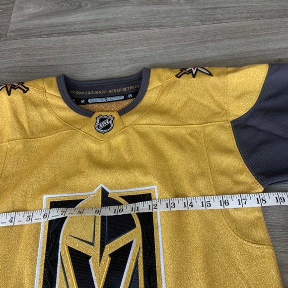 Kids Las Vegas Golden Knight NHL hockey jersey size small/medium - Picture 8 of 11